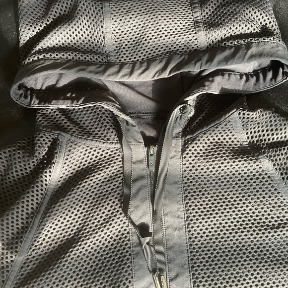 Lululemon Mesh on Mesh Jacket - Picture 15 of 15